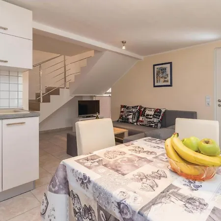 Two-bedroom In Dom wakacyjny Zadar